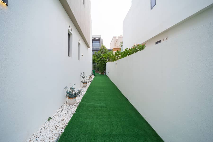 Luxury 5-Bedroom Standalone Villa — photo 39