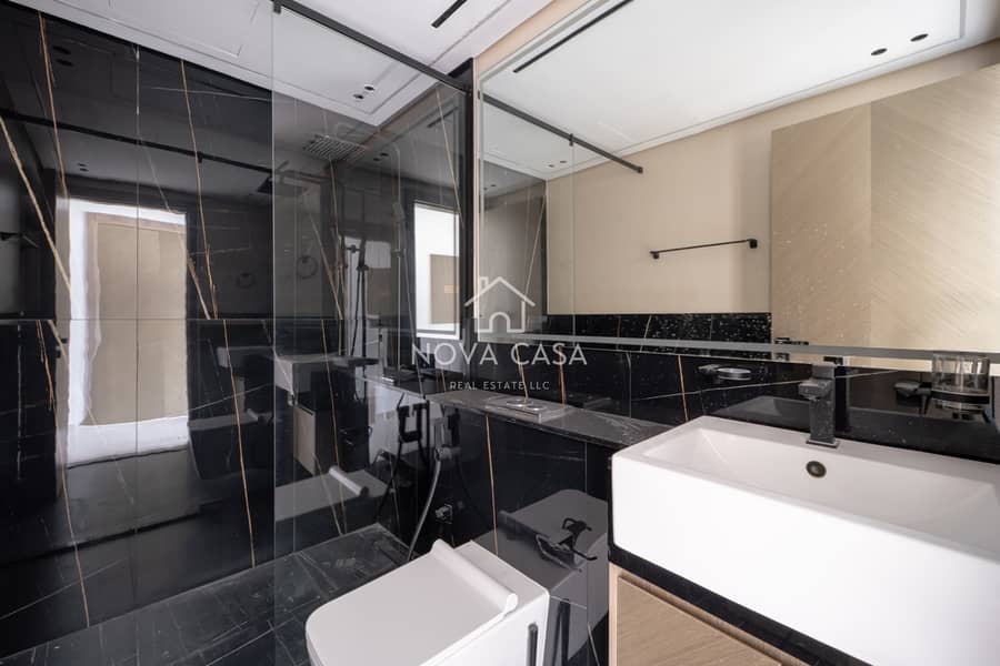 3-Bedroom Corner Unit, Full Creek View — photo 9