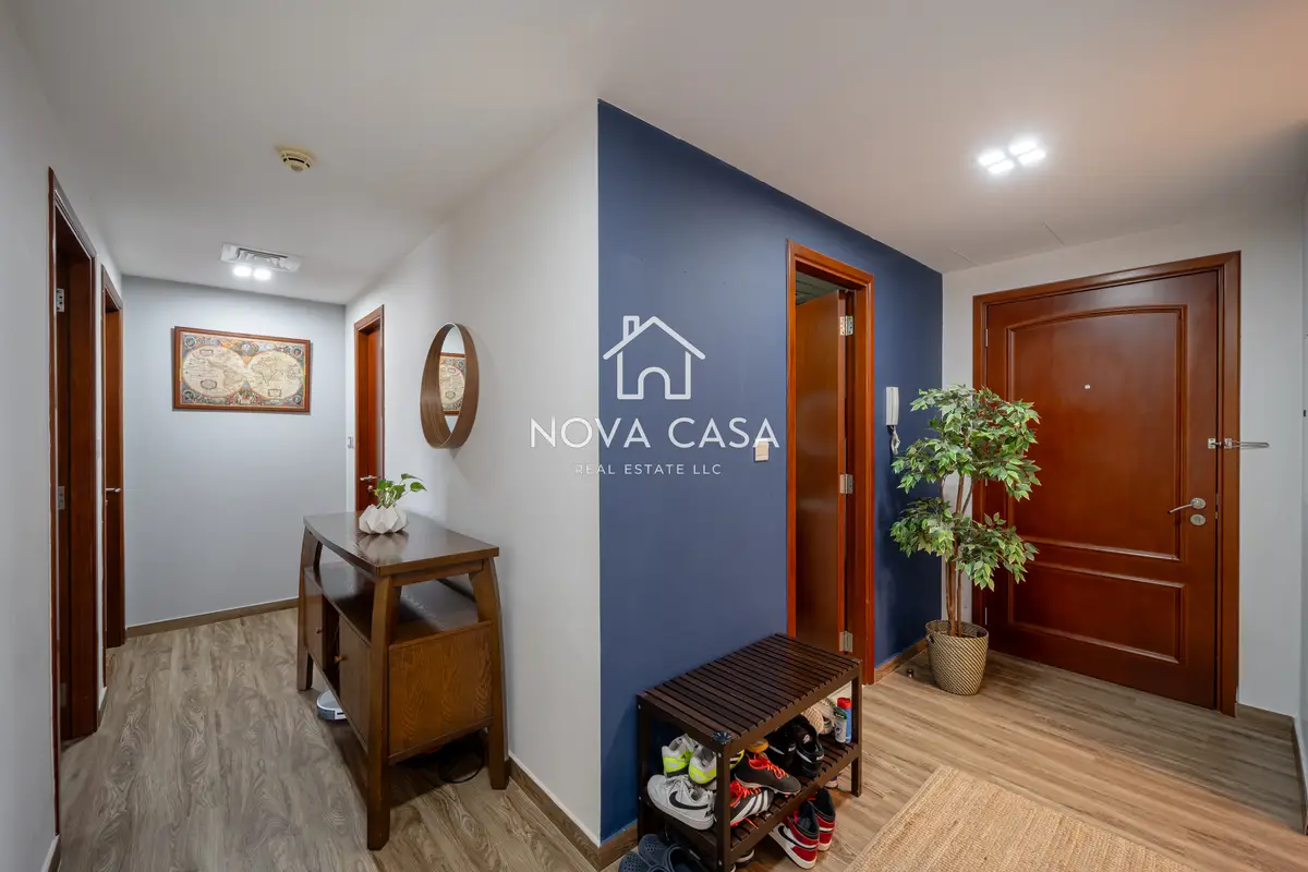 Renovated 2-Bedroom, Park Facing — photo 4