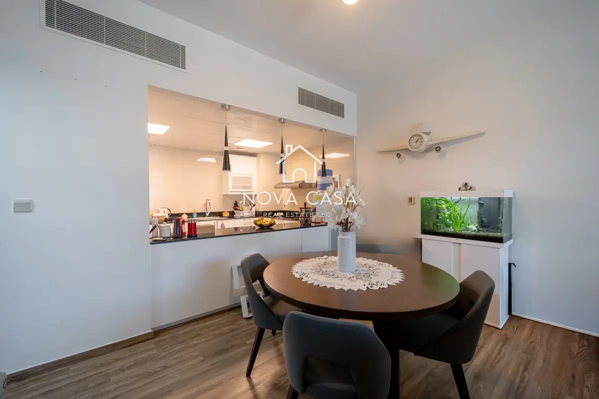 Renovated 2-Bedroom, Park Facing — photo 15