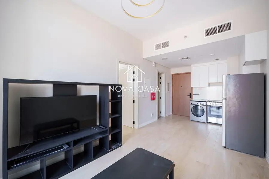 Vacant 1-Bedroom, Semi-Furnished — photo 32