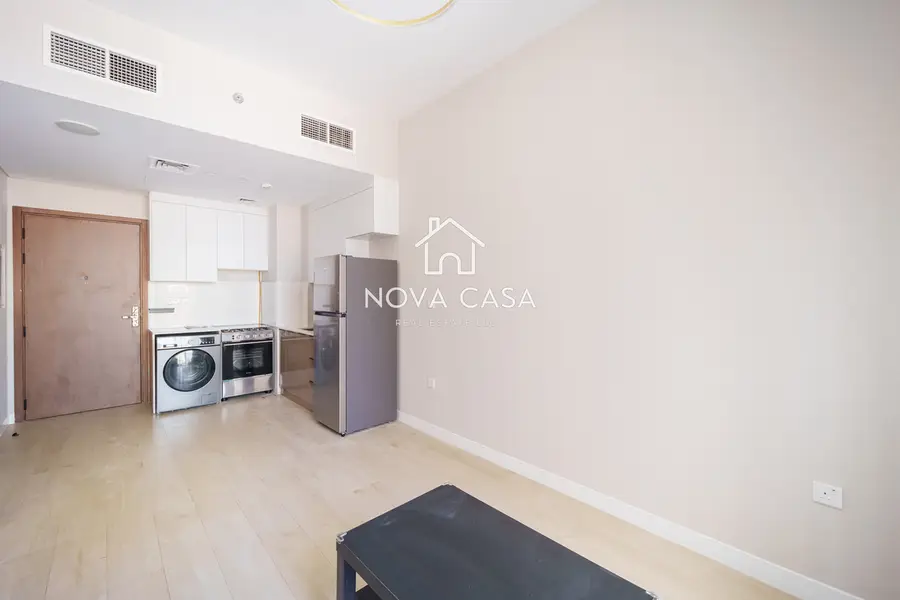 Vacant 1-Bedroom, Semi-Furnished — photo 33