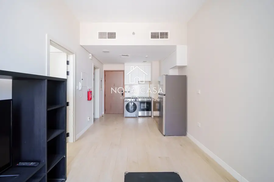 Vacant 1-Bedroom, Semi-Furnished — photo 34