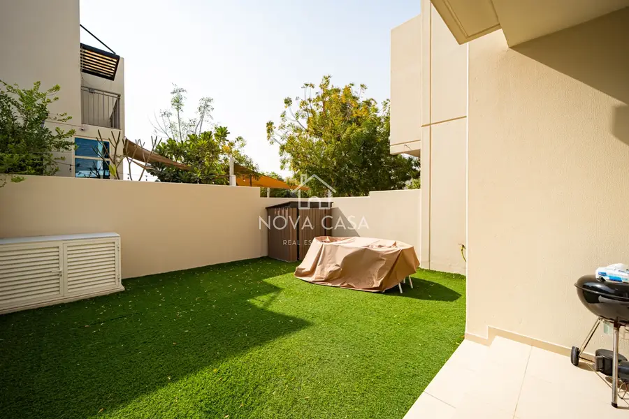 Renovated 3-Bedroom Townhouse — photo 12
